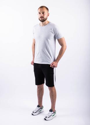 Мужской летний комплект меланжевая футболка и чёрные шорты лампас