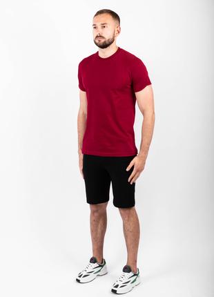Мужской летний комплект бордовая футболка пенье и чёрные шорты