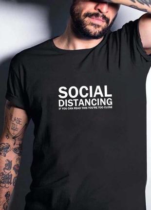 Мужская чёрная футболка с принтом "Social distancing"