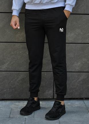 Чоловічі утеплені чорні спортивні штани з принтом "New York"