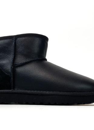 Жіночі зимові UGG Classic II Mini Black Leather, чорні шкіряні...