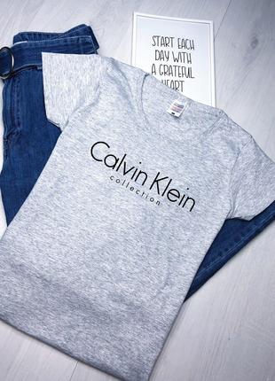 Женская серая футболка с принтом "Calvin Klein"