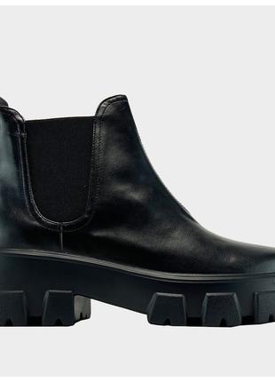 Женские ботинки Prada Leather Beatle Boots Gloss, чёрные кожан...
