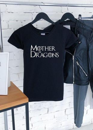 Женская чёрная футболка с принтом "Мать Драконов"