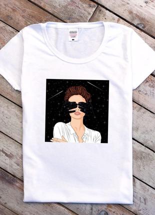 Женская белая футболка с принтом "Космос"