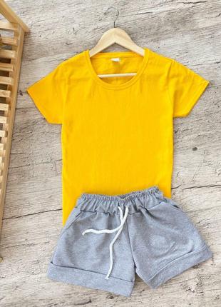Женский летний комплект жёлтая футболка и серые шорты
