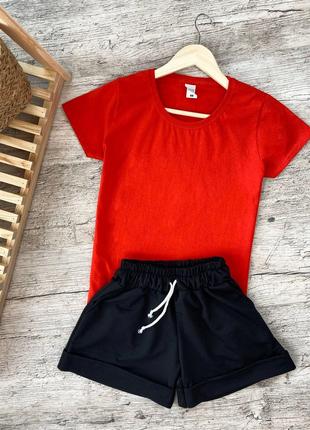 Женский летний комплект красная футболка и чёрные шорты