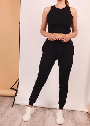 Женский летний комплект чёрный базовый топ и чёрные штаны
