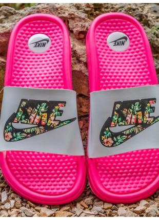 Жіночі шльопанці Nike, рожеві шльопки найк тапочки сланці
