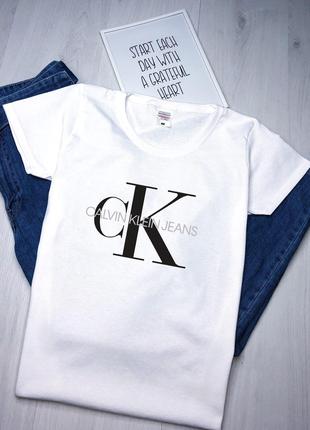 Женская белая футболка с принтом "Calvin Klein Jeans"