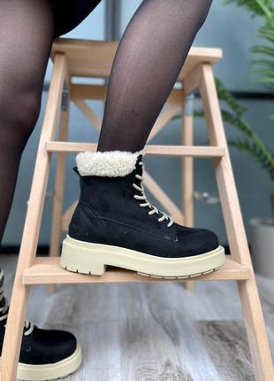 Suede Boots Low Black Collar
