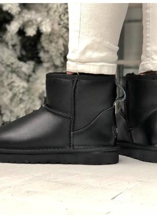 Унісекс зимові UGG Classic II Mini Black Leather, чорні шкірян...