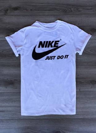 Мужская белая футболка с принтом "Nike Just Do It"