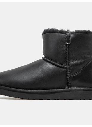 Женские зимние UGG Classic Mini II ZIP Boot Black Leather, чер...