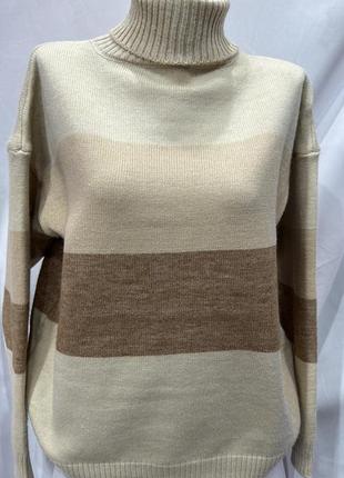 Вязаный женский свитер