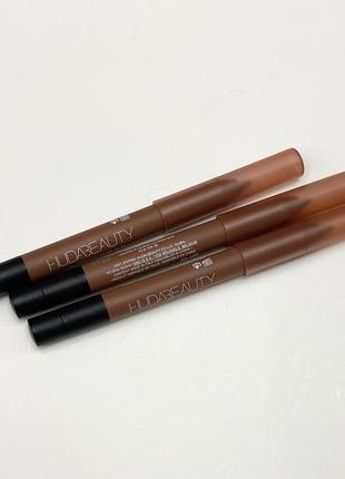 Олівець карандаш для губ huda beauty lip contour 2.0 automatic...