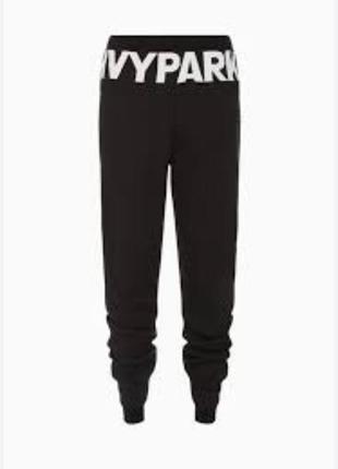 Спортивные штаны на флисе от ivy park