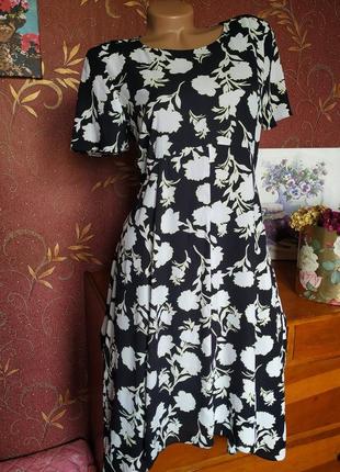 Черное платье миди с цветочным принтом от dorothy perkins
