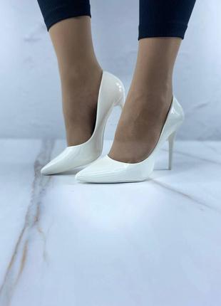 Женские белые туфли
