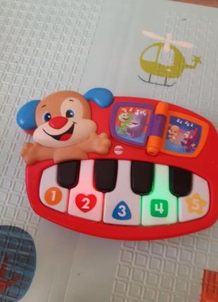 Музыкальное пианино умный щенок fisher-price на венгерском