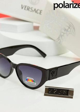 Брендовые солнцезащитные очки пластиковые, черные