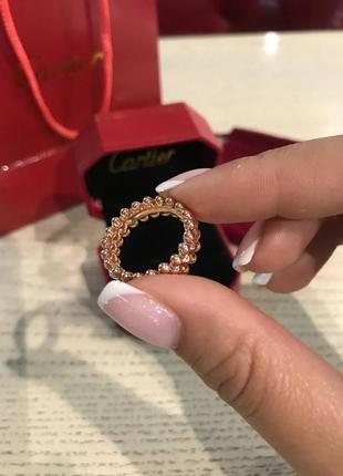 Брендовое кольцо в розовом золоте