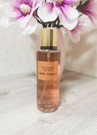 Парфумований зволожуючий спрей victorias secret amber romance.