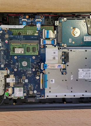 Ноутбук HP 250 G5 на деталі