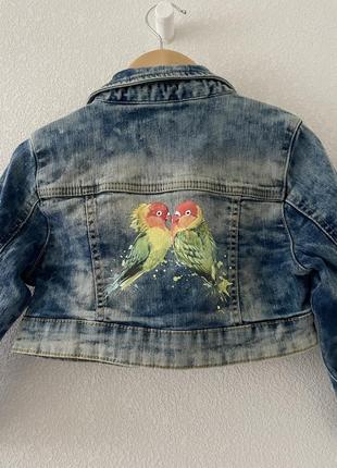 Джинсовка джинсовая куртка с рисунком попугаи