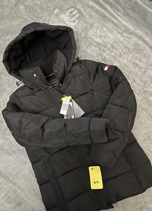 Зимняя куртка tommy hilfiger, размер s. оригинал
