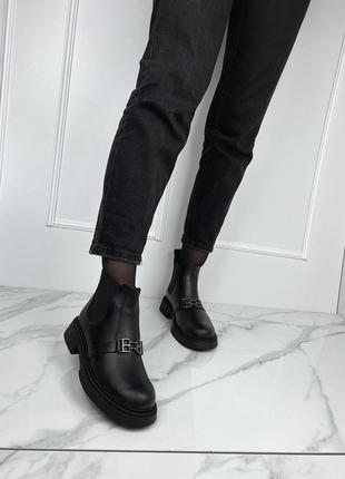 Зимові жіночі черевики чорні з натуральної шкіри найвищої якості