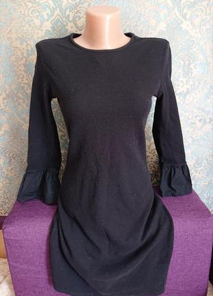 Женской черное трикотажное платье  bershka р.s/m