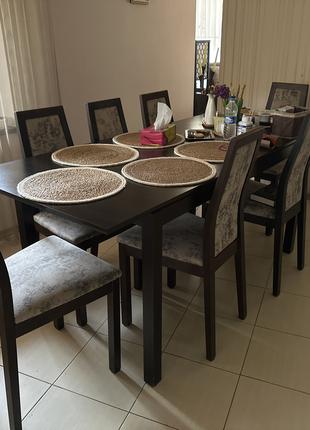 стіл з стільцями