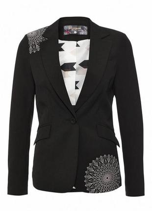 Піджак іспанського бренду  desigualі чорного кольору з візерунком