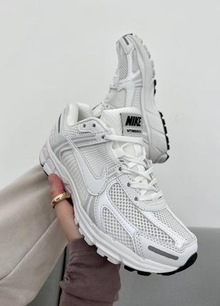 Женские кроссовки nike zoom vomero 5 white