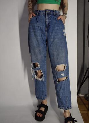 Плотные джинсы с рванками