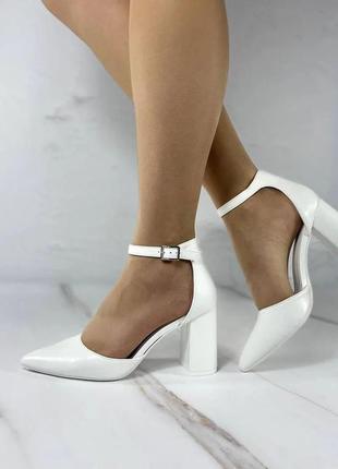 Белые туфли