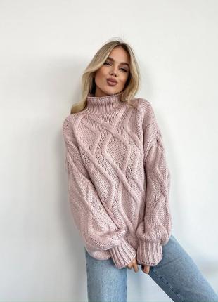 Теплый свитер с высокой горловиной розовый