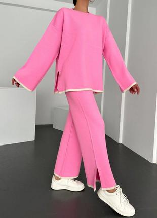 Трикотажный костюм oversize с джемпером и широкие брюки малина
