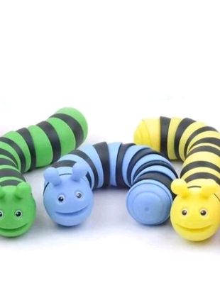 Симпатична усміхнена гусениця  іграшка-антистрес