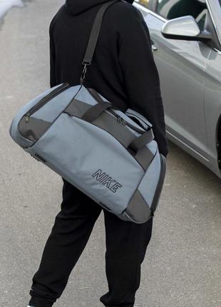 Дорожня спортивна сумка найк на 55 літрів сірого кольору