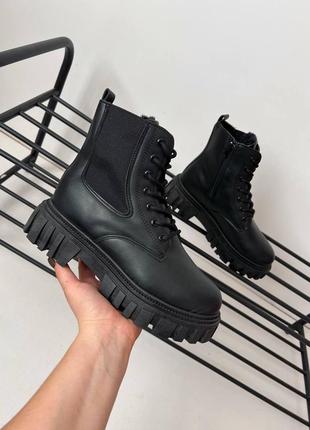 Зимові черевики чорного кольору