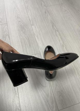 Кожаные лаковые туфли (39-40 размер)