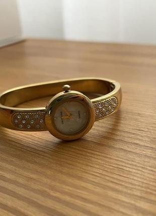 Годинник браслет золотий з камінцями жіночий