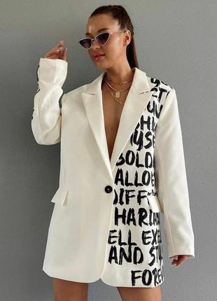 Белый женский пиджак с модным принтом m-l
