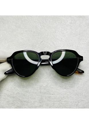 Класні сонцезахисні окуляри - авіатори