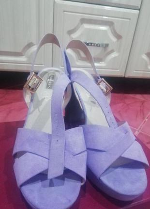Туфли фиолетовые босоножки на высоком каблуке
