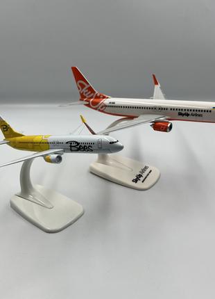 Набір моделей літаків  Boeing 737-800 Bees + Boeing 737-800 SkyUp