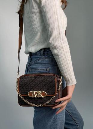 Сумка michael kors parker medium logo crossbody коричневая