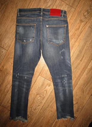 Мужские рваные укороченные джинсы м от zara